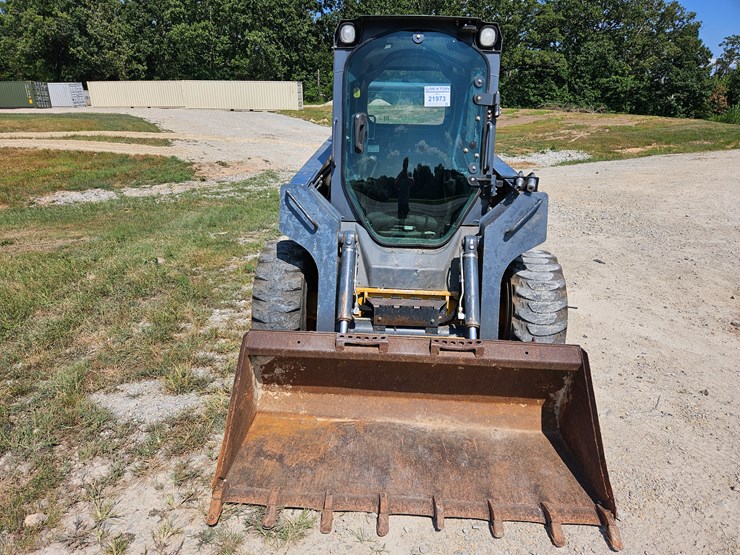 2010-deere-320d-image-20