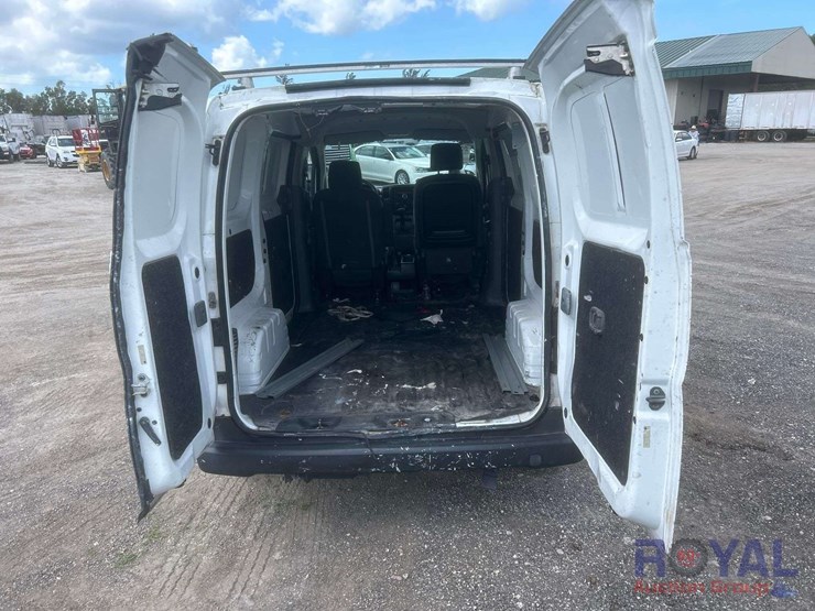 2014-nissan-nv200-image-17