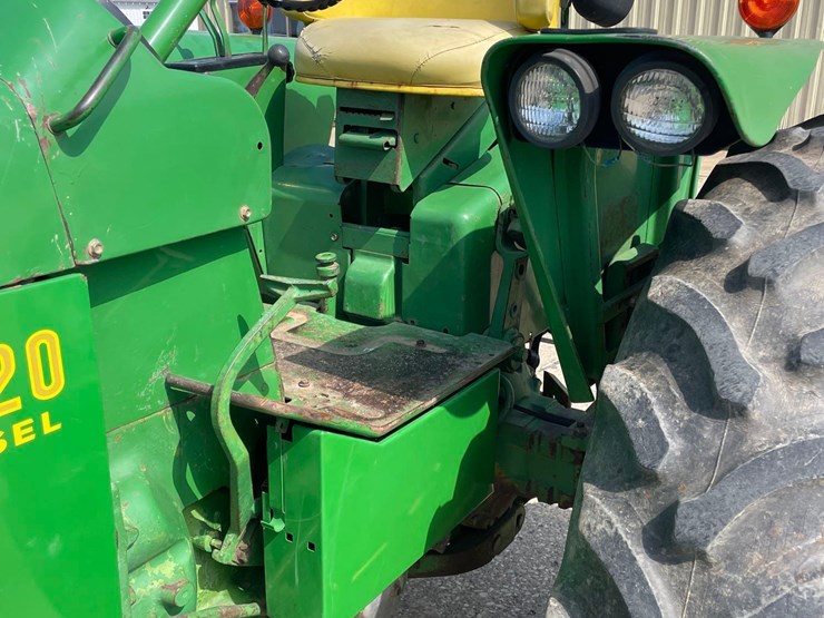 john-deere-3020-image-27