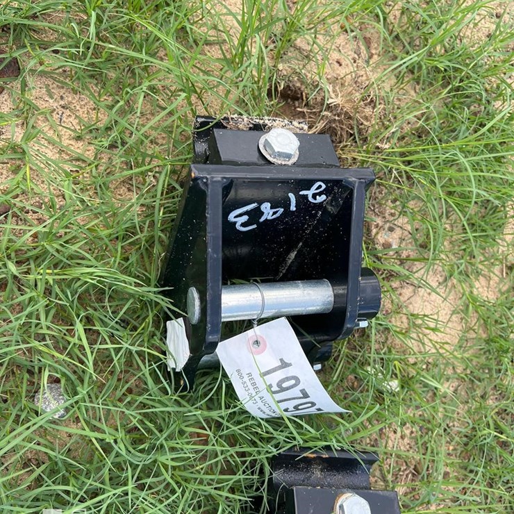 UNUSED FUTURE MINI EXCAVATOR COUPLER