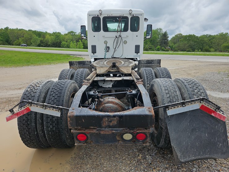 2014-peterbilt-579-image-10