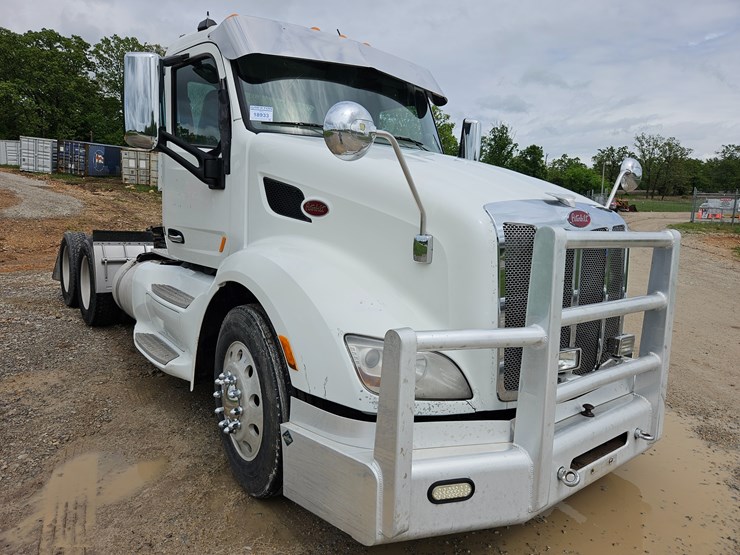2014-peterbilt-579-image-18