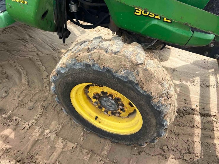 john-deere-3032e-image-21