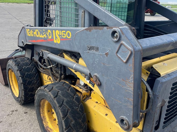 new-holland-l160-image-6