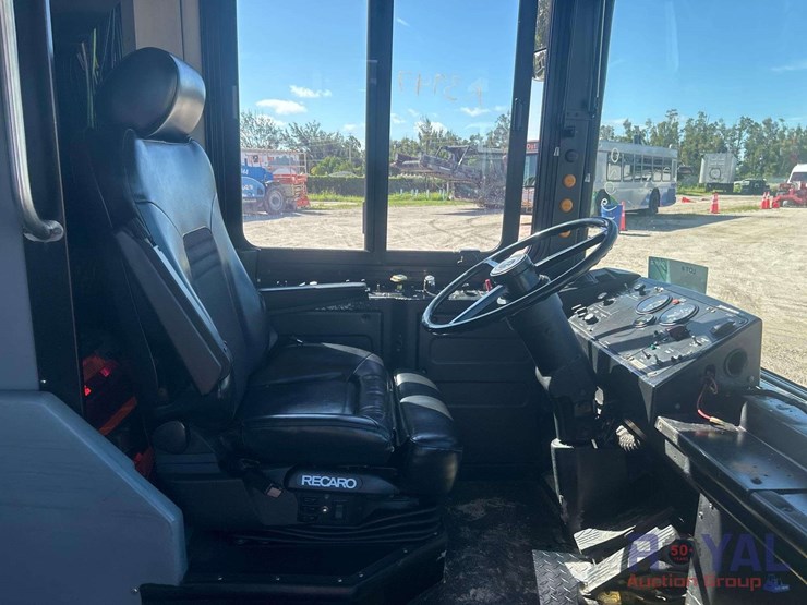 2014-gillig-low-floor-image-13
