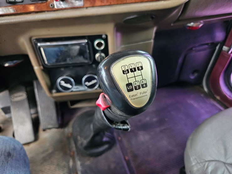 2003-peterbilt-379-image-65