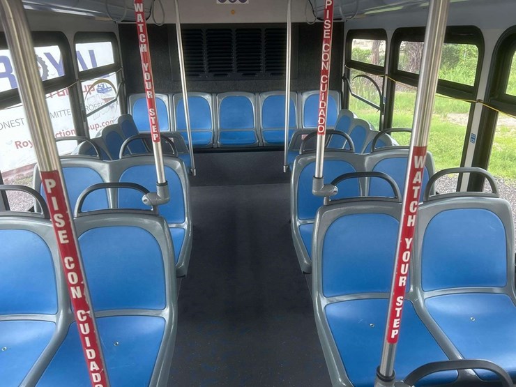 2014-gillig-low-floor-image-23
