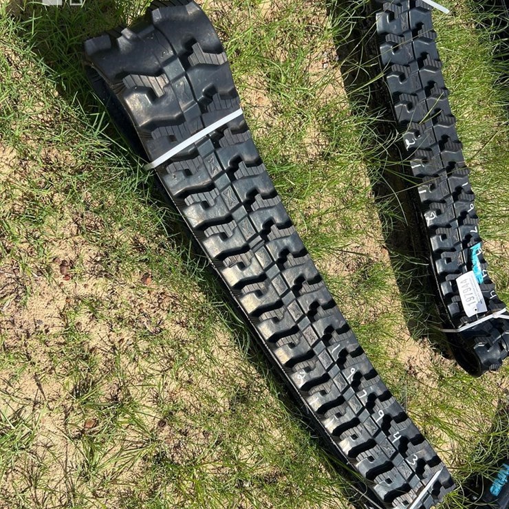 UNUSED FUTURE PAIR OF MINI RUBBER TRACKS