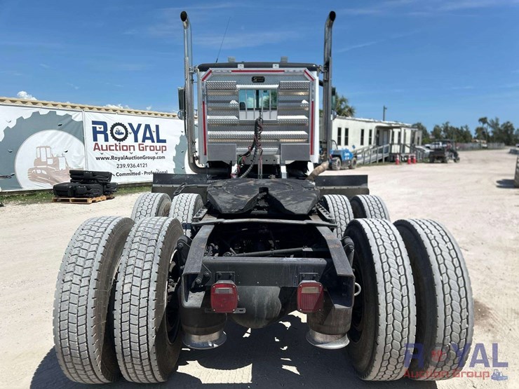 2015-freightliner-122sd-image-29