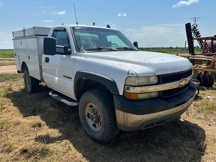 2002-chevrolet-2500-image-2