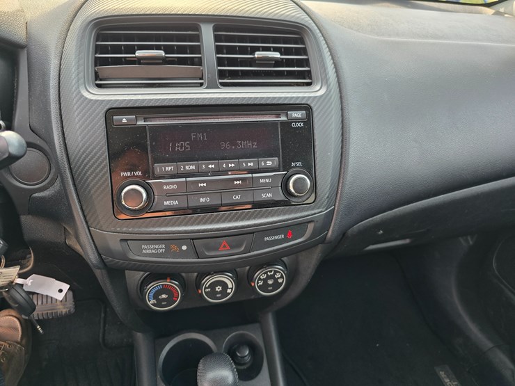 2015-mitsubishi-outlander-image-56