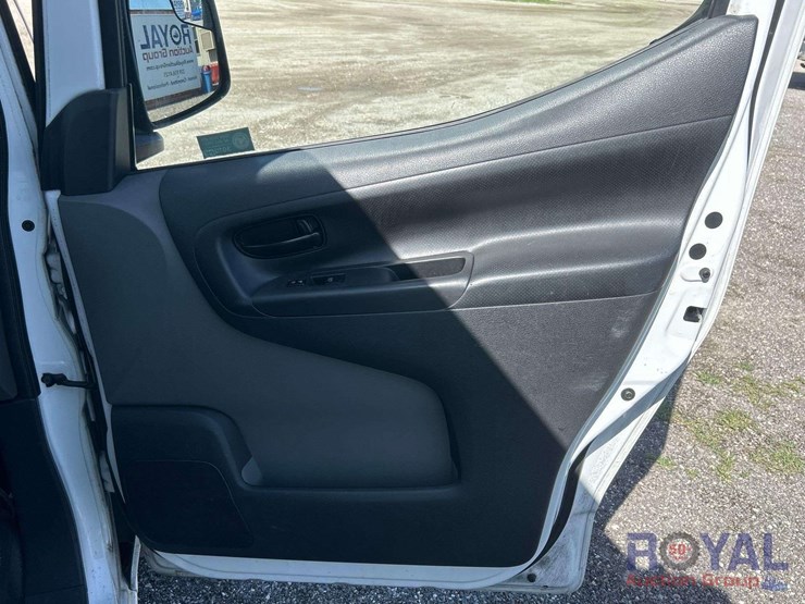2016-nissan-nv200-image-29