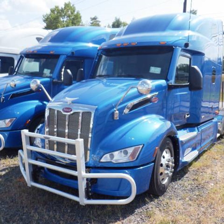 2023 PETERBILT 579