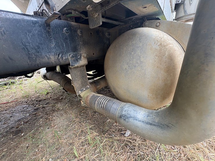 2005-peterbilt-379-image-39