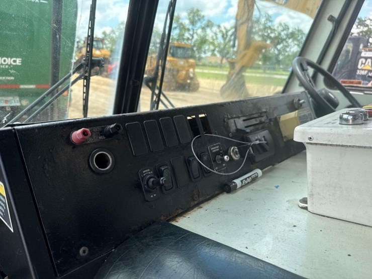 2015-mack-leu633-image-27