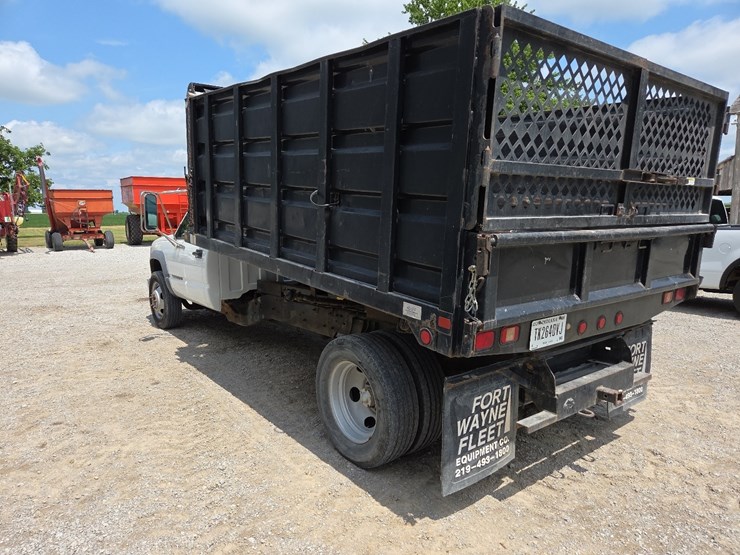 2000-gmc-3500hd-image-23