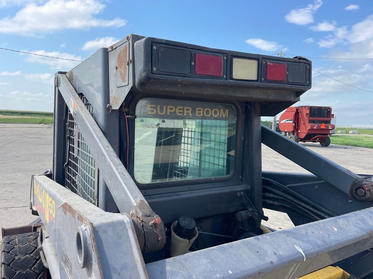 new-holland-l160-image-22