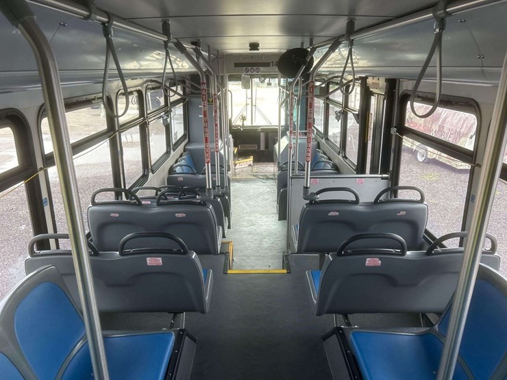 2014-gillig-low-floor-image-24