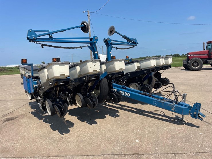 kinze-3200-image-2