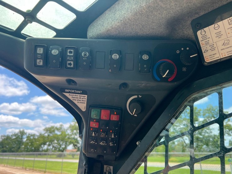 2020-deere-333g-image-31