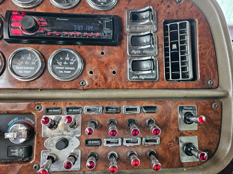 2003-peterbilt-379-image-68