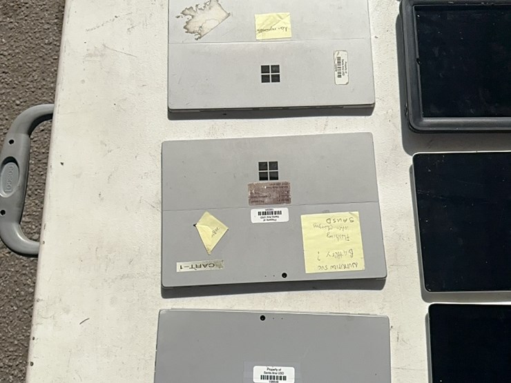 ipads-&-microsoft-surface-pro-image-2