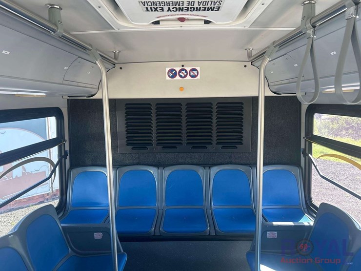 2014-gillig-low-floor-image-19