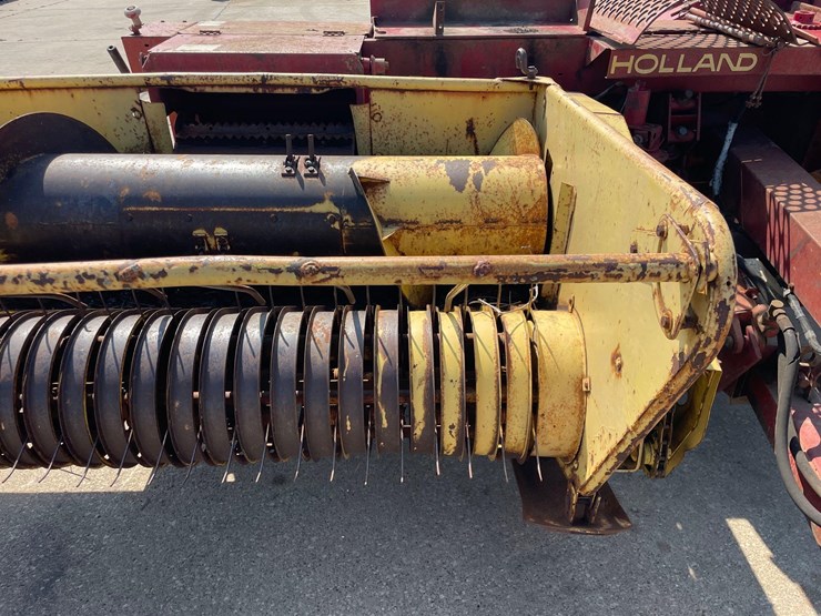 new-holland-890-image-23