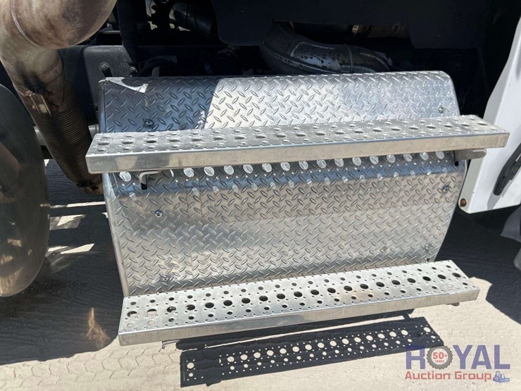 2015-freightliner-122sd-image-34