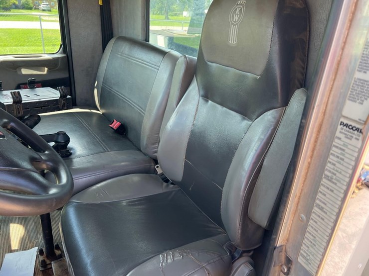 2016-kenworth-t270-image-35