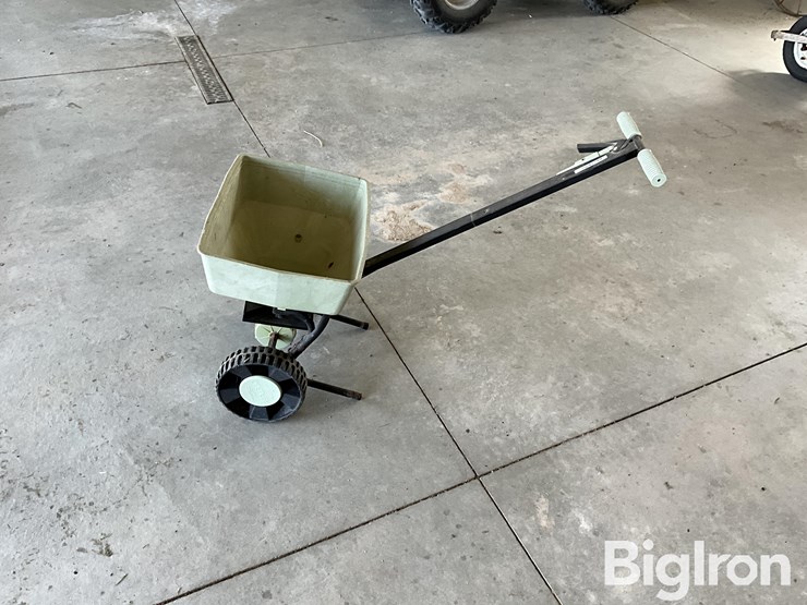 republic-fertilizer-broadcast-spreader-image-8