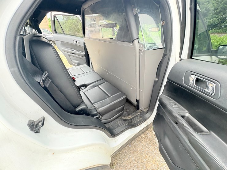 2018-ford-explorer-image-23