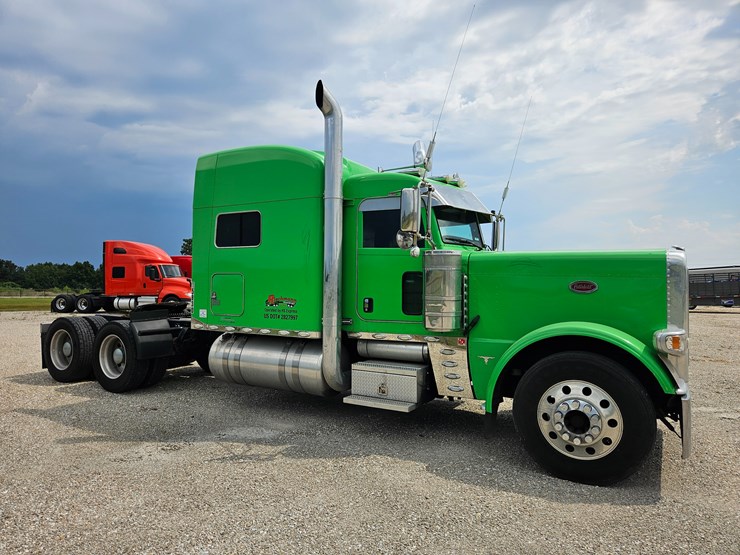 2015-peterbilt-389-image-33