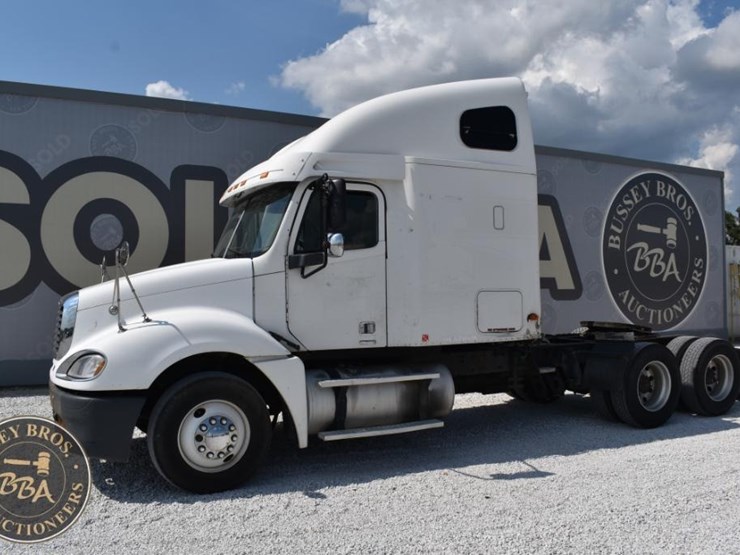 2003-freightliner-columbia-120-image-1