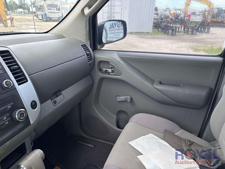 2014-nissan-frontier-image-11