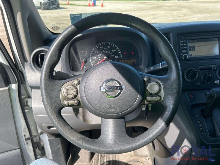 2016-nissan-nv200-image-14