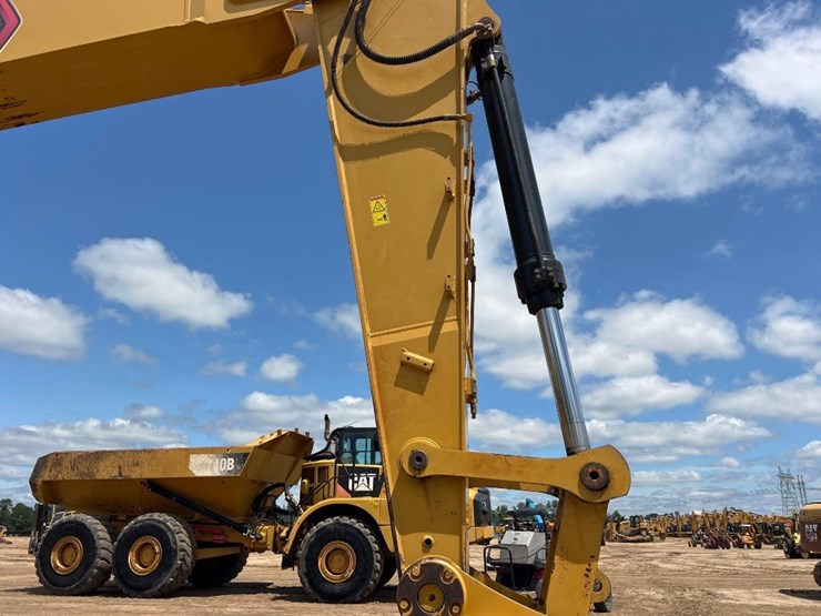 2020-caterpillar-336-image-12
