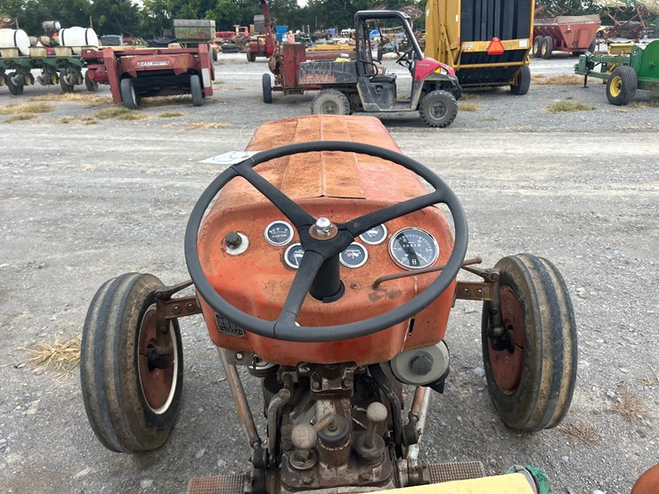 massey-ferguson-135-image-9