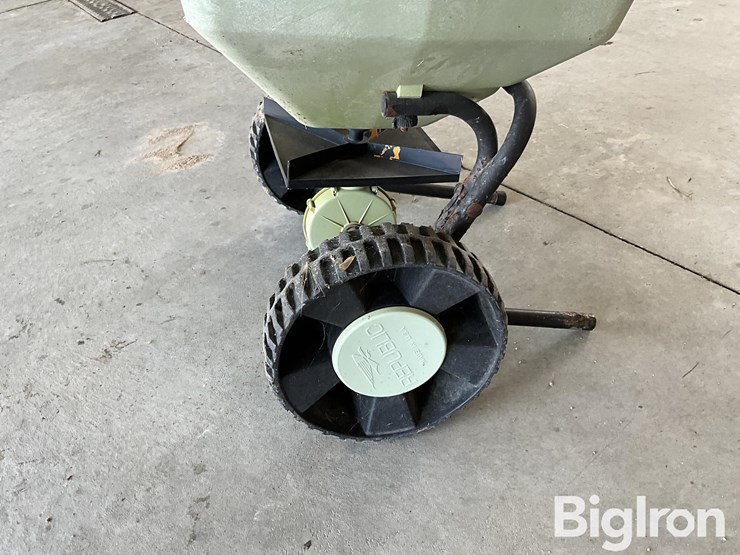 republic-fertilizer-broadcast-spreader-image-12