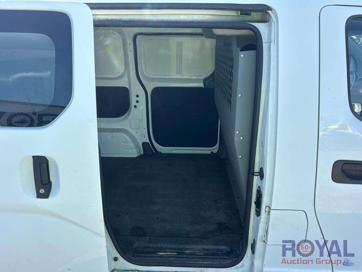 2016-nissan-nv200-image-27