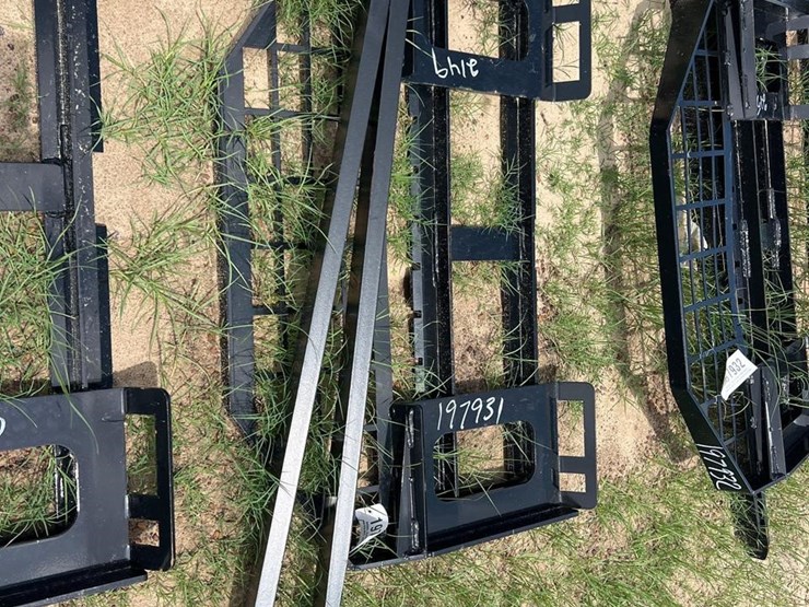 unused-future-skid-steer-pallet-forks-image-1
