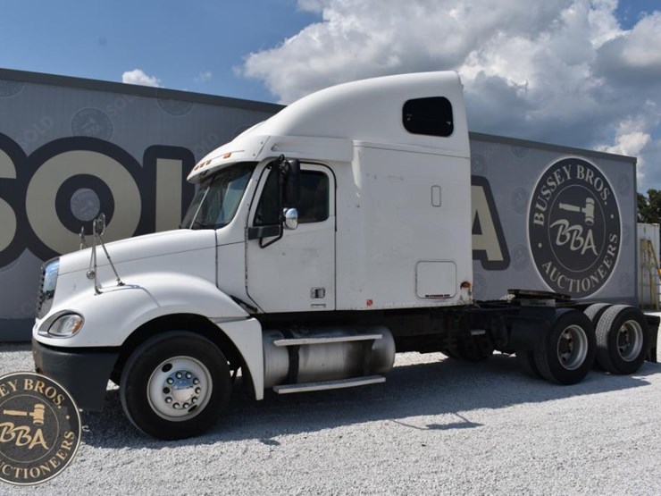 2003-freightliner-columbia-120-image-4