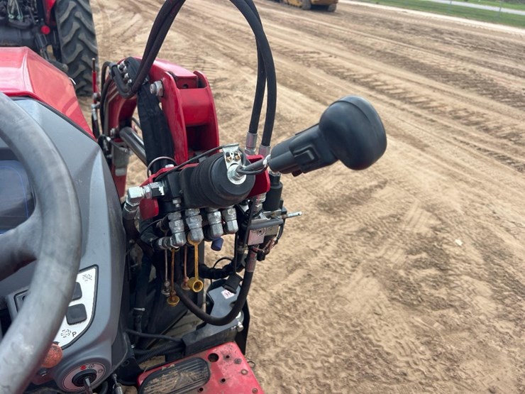2022-massey-ferguson-1835e-image-25