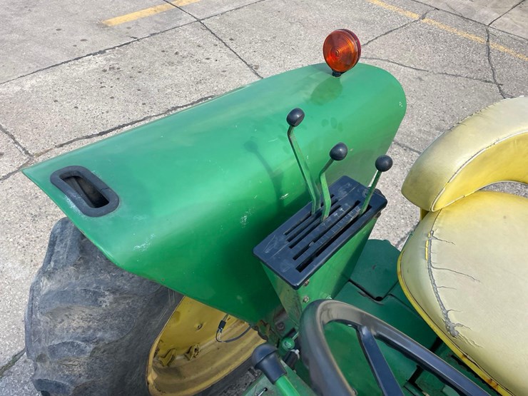 john-deere-3020-image-38