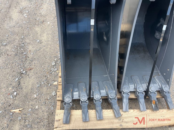 16"-wide-hydraulic-excavator-tooth-bucket-image-4