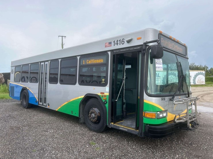 2014-gillig-low-floor-image-2
