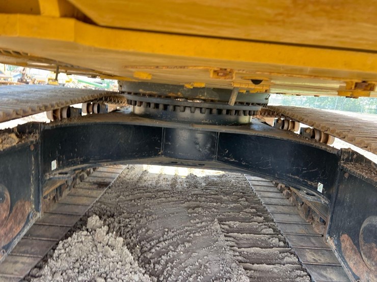 2020-caterpillar-336-image-29