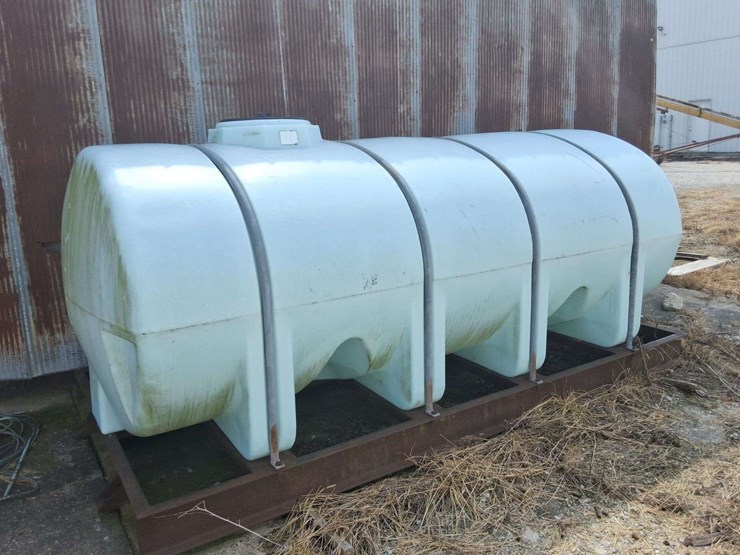 1635-gallon-poly-tank,-held-liquid-fertilizer-and-water-image-1