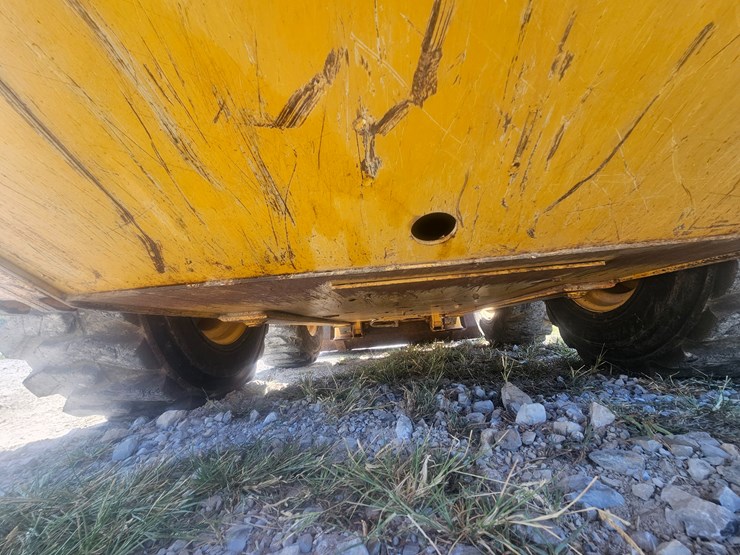 2010-deere-320d-image-26