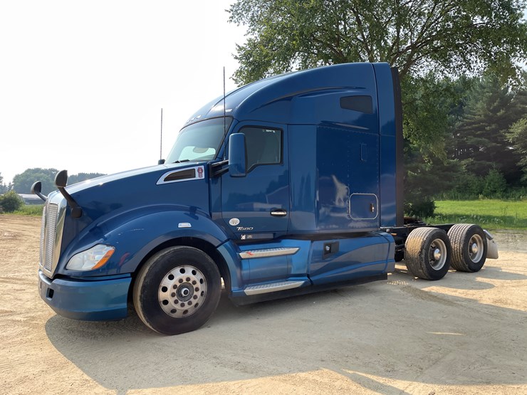 2016-kenworth-t680-image-1